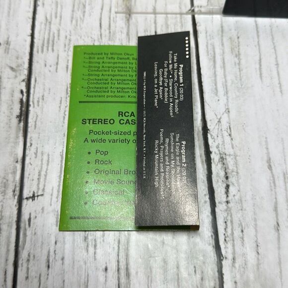 John Denver’s Greatest Hits Cassette Tape and Some Days are diamonds - Picture 6 of 9